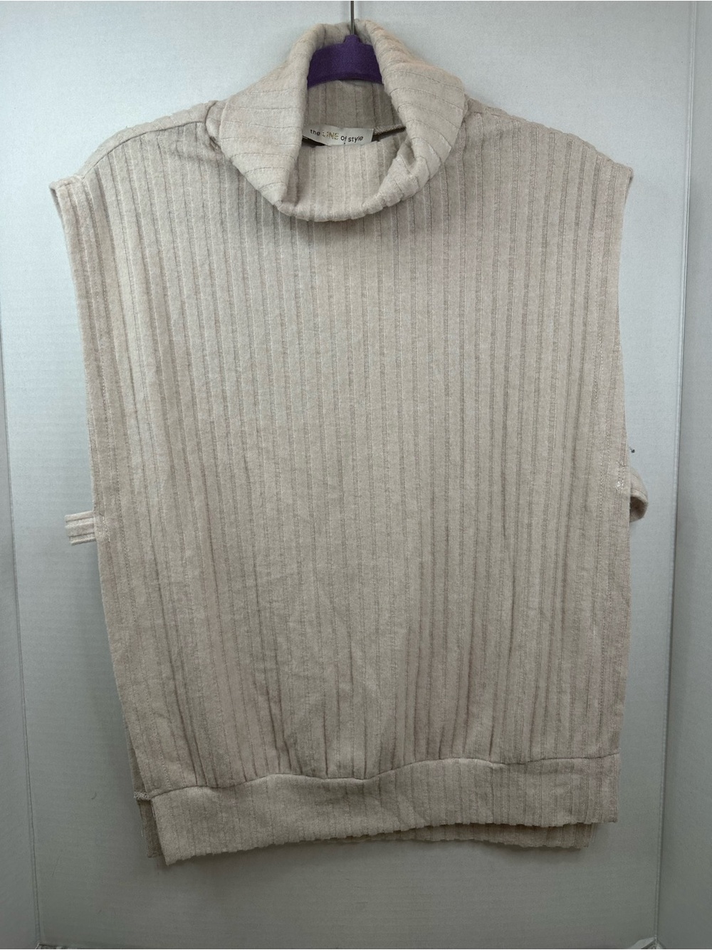 Sleeveless Ribbed Turtleneck Sweater Vest in Cream, size L, NWT